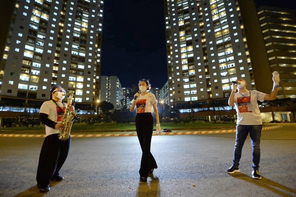 Khi sân bệnh viện dã chiến là sân khấu